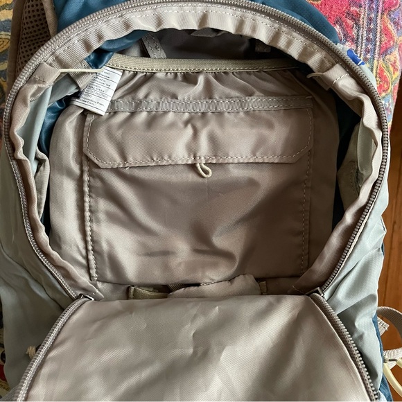 *New without tags* Gregory small hydration Day Pack - Picture 4 of 10